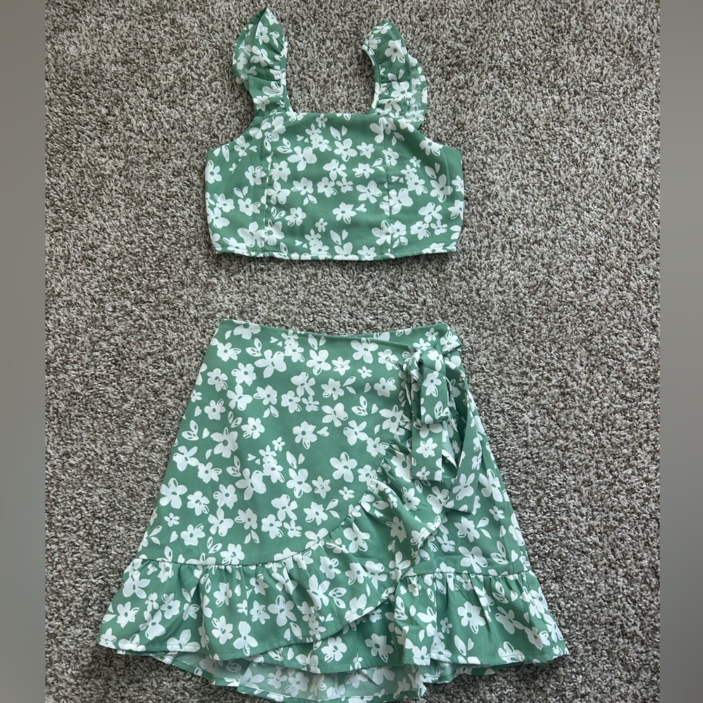 Pink Lily Green Floral Crop Top WORN ONCE